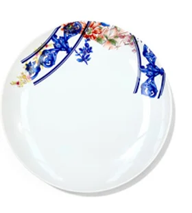 Decorative porcelain artwork by Eliézer Nascimento