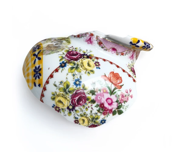 Relíquia I - Contemporary Porcelain Art by Eliézer Nascimento (2024)