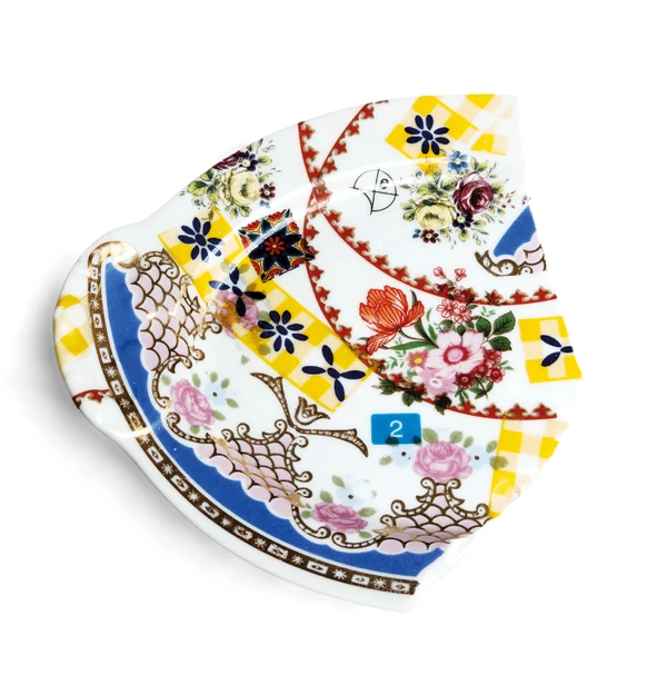 Relíquia IV - Contemporary Porcelain Art by Eliézer Nascimento (2024)