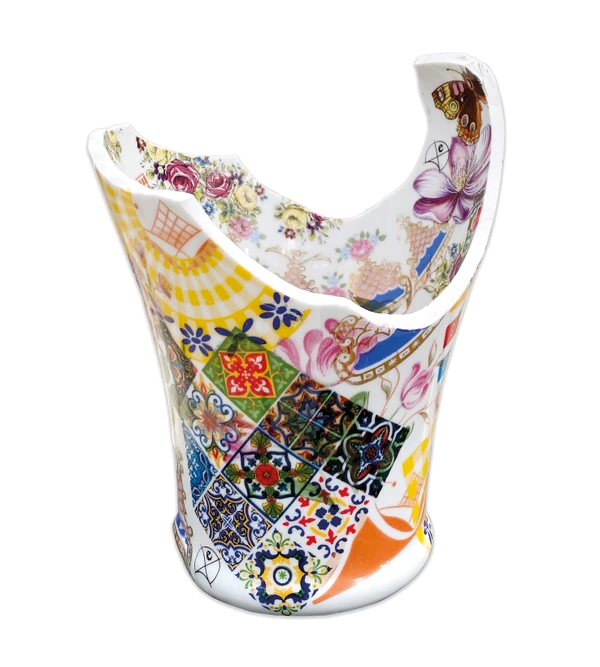 Memória de pé - Contemporary Porcelain Art by Eliézer Nascimento (2024)